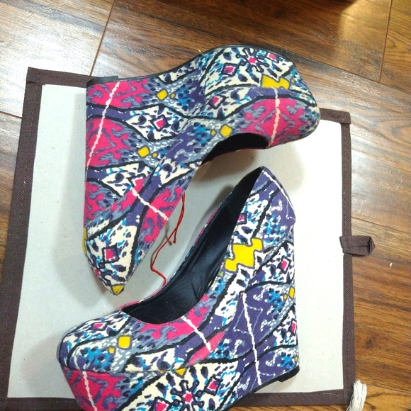 Chelsea Girl Graphic Wedge Heels - Picture 4 of 5